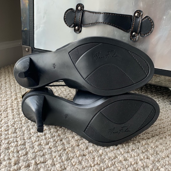 Leather peep toe bootie, fits like a 6 - Picture 5 of 8